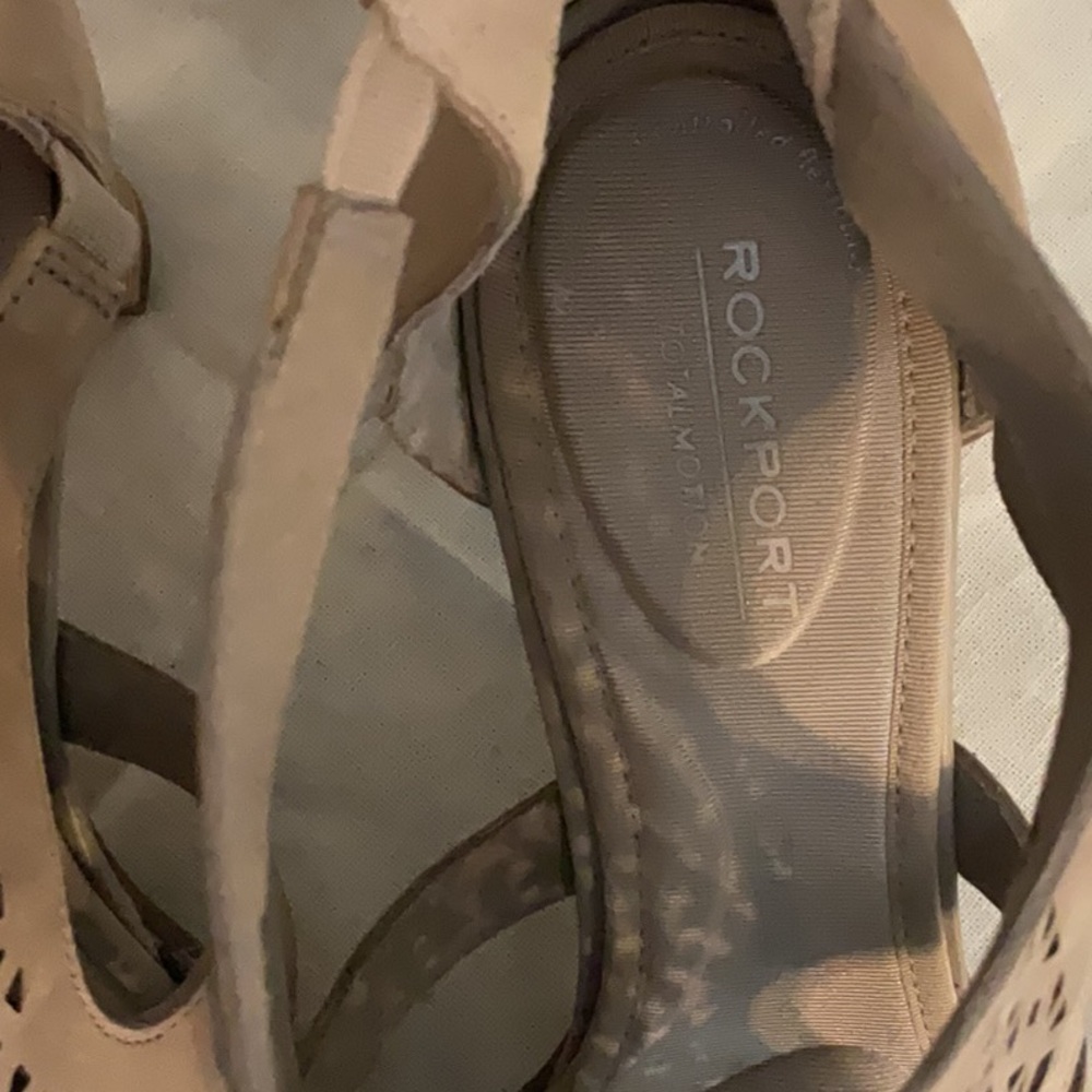 Rockport Totalmotion Trutech Suede Laser Cut Ankle Booties, 9.5, Beige, NWOB - Picture 4 of 9